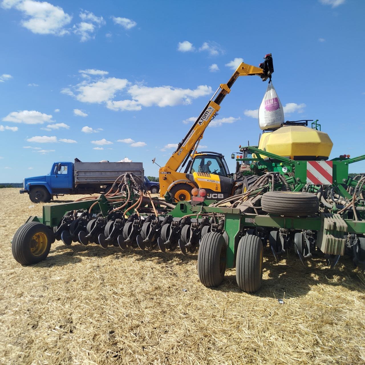 В TEKOM AGRO GROUP РОЗПОЧАТО ПОСІВНУ ОЗИМОГО РІПАКУ